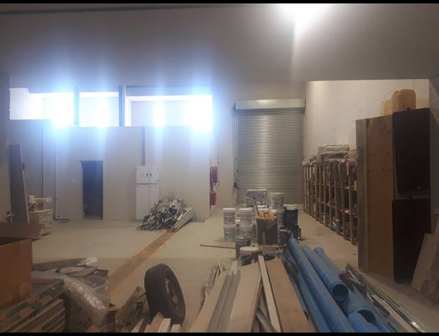 302M² WAREHOUSE TO LET IN FISANTEKRAAL INDUSTRIAL